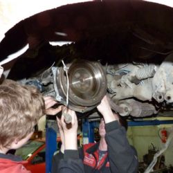 Za evropské peníze si studenti v Plzni založili autoservis  