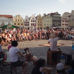 Živá ulice startuje v pondělí, veze do Plzně 600 umělců