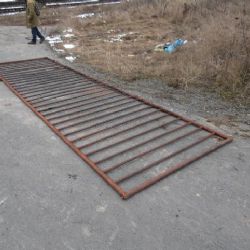 Zloději kradené oplocení do sběrny odnést nestihli
