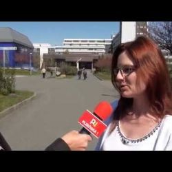 Plzeňští senioři cvičí jógu a plavou v zimě v Boleváku