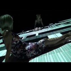 Japonský umělec Ryoji Ikeda přiváží do Plzně zvukově-světelnou instalaci