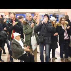Na vlakovém nádraží v Plzni se koncertuje!