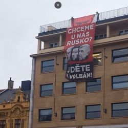 Babiš v Plzni - fanoušci, selfie a protestní transparenty