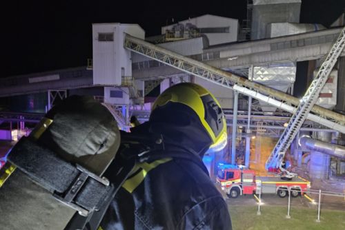 obrázek:Hasiči bojovali s výpadkem v teplárně, dvě lehká zranění