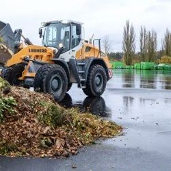Plzeň spouští kompostárnu pro tisíce tun zeleného pokladu