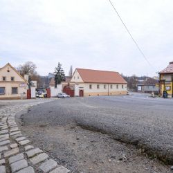 Skalní překvapení prodlouží uzavírku Rolnické náměstí do května 2026