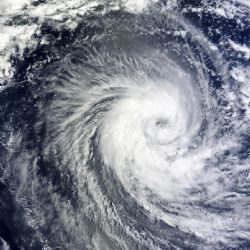 Vichřice ohrožuje Česko - ČHMÚ varuje před silným větrem