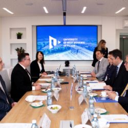 Západočeská univerzita hostila velvyslance na diskusi o jaderné energetice