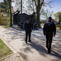 Zvýšená ostraha hřbitovů v Plzni kvůli riziku krádeží během Dušiček