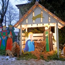 V Radnicích bude i v letošním roce zářit betlém, strom i kašna, první radnická adventní neděle bude patřit záchranářům