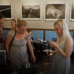 Studenti z Plzeňské SSUPŠ Zámeček vystavují své fotografie v Café Regner.