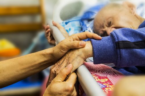 Foto: Kraj podpoří domácí hospice i záchrannou službu