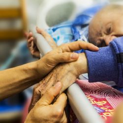 Kraj podpoří domácí hospice i záchrannou službu