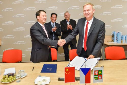 Foto: Miloslav Zeman podepsal významnou dohodu