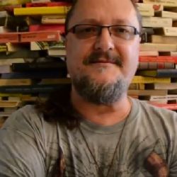 Spisovatel Jiří Walker Procházka vyzývá: Žijte fantastikou!