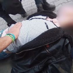 Bezdomovkyně bojovala při testu a zkolabovala 