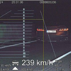 Šílená jízda na D5 - Chevrolet uháněl 239 km/h