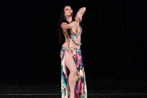 Obrázek - SHENAI - Pardubice
Členka a choreografka taneční skupiny Falisha Dancers, vítězka Let´s Dance Praha z roku 2012 a 2013. Je také členkou mezinárodního týmu Bellydance Evolution. Spolupořadatelka show Souhvězdí orientu v Pardubicích.