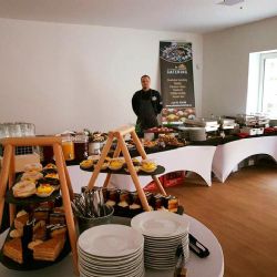 Chutný a profesionální catering je na firemní akci základním kamenem