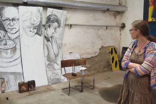 Foto: Plzeňské umělkyně tvoří tvoří v bývalé obuvnické továrně v Třebíči