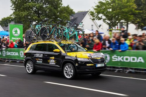Foto: ŠKODA KAROQ nadchla diváky na Tour de France