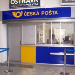 Balíková pošta v Křimicích zažívá před Vánoci největší nápor