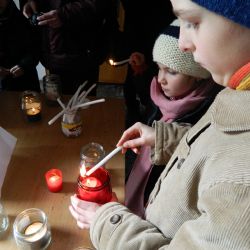 Betlémské světlo v sobotu poputuje z Plzně do Domažlic se skauty vlakem