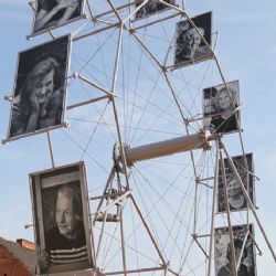 České stříbro vystavuje v Plzni portréty ženských osobností od Karla Cudlína na otáčecím kole