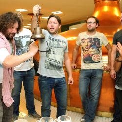 Členové kapely Monkey Business uvařili várku ležáku pro Pilsner Fest 