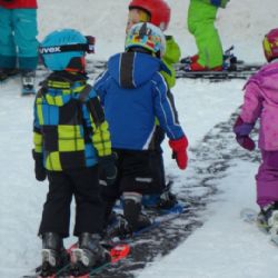 Děti si na Špičáku v sobotu zasoutěží a lyžují zadarmo  