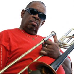 Do Plzně v pondělí míří nejveselejší trombonista světa Fred Wesley 