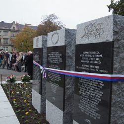 Dokončený památník na náměstí Míru připomíná historii i boj za svobodu
