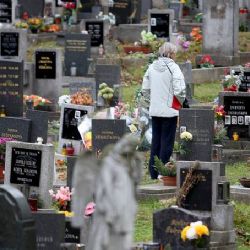 Dušičkoví zloději jdou do akce, policisté už obsadili hřbitovy