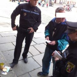 Falešný výběrčí zase řádil na plzeňském náměstí 