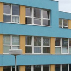 Gymnázium Františka Křižíka v Plzni slaví pětadvacet let, v úterý zahájí výstavu