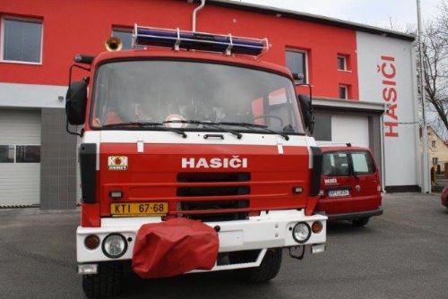 Foto: Sbory dobrovolných hasičů v Radobyčicích a Červeném Hrádku získají nové vozy  