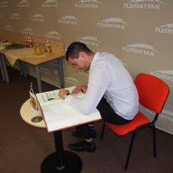 Házenkáři Talentu přivezli trofej na krajský úřad
