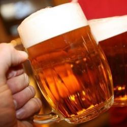 Mladiství na Slovanech popíjeli, nalila jim obsluha