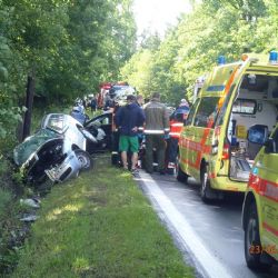 K vážné nehodě u Tisové letěl vrtulník