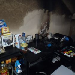 Kadeřnictví v centru Plzně v noci nejspíš někdo zapálil
