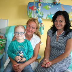 Kapka naděje předala dary Dětské klinice Fakultní nemocnice v Plzni