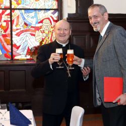 Kardinál Ravasi přivezl Prazdroji poděkování za velikonoční pivo
