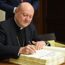 Kardinál Ravasi přivezl v pátek do Plzně pozdravy od papeže 