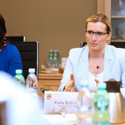 Ministryně Karla Šlechtová navštívila Plzeňský kraj. Obdivovala jedovaté hady