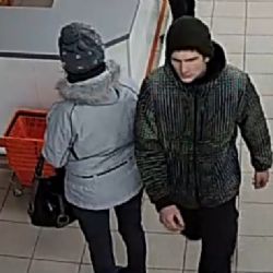 Muž kradl v doubraveckém Centru. Nepoznáte ho?