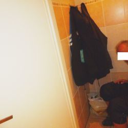 Muž se zavřel na toaletě na poliklinice a sušil si tam oblečení