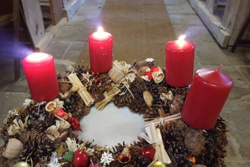 Foto: Na Mouřenci v neděli zapalují třetí adventní svíčku s prohlídkami a svařákem