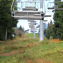 Na Špičáku jede od soboty lanovka pro pěší, turisté můžou vyrazit i na Pancíř  