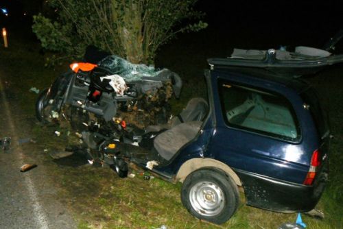 Foto: Noční nehoda u obce Borovice: Jeden mrtvý, čtyři těžce zranění