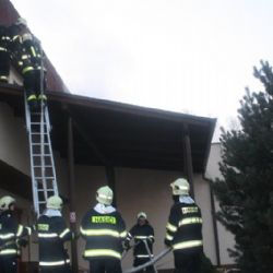 Noční požár v příchovické firmě způsobil stomilionové škody